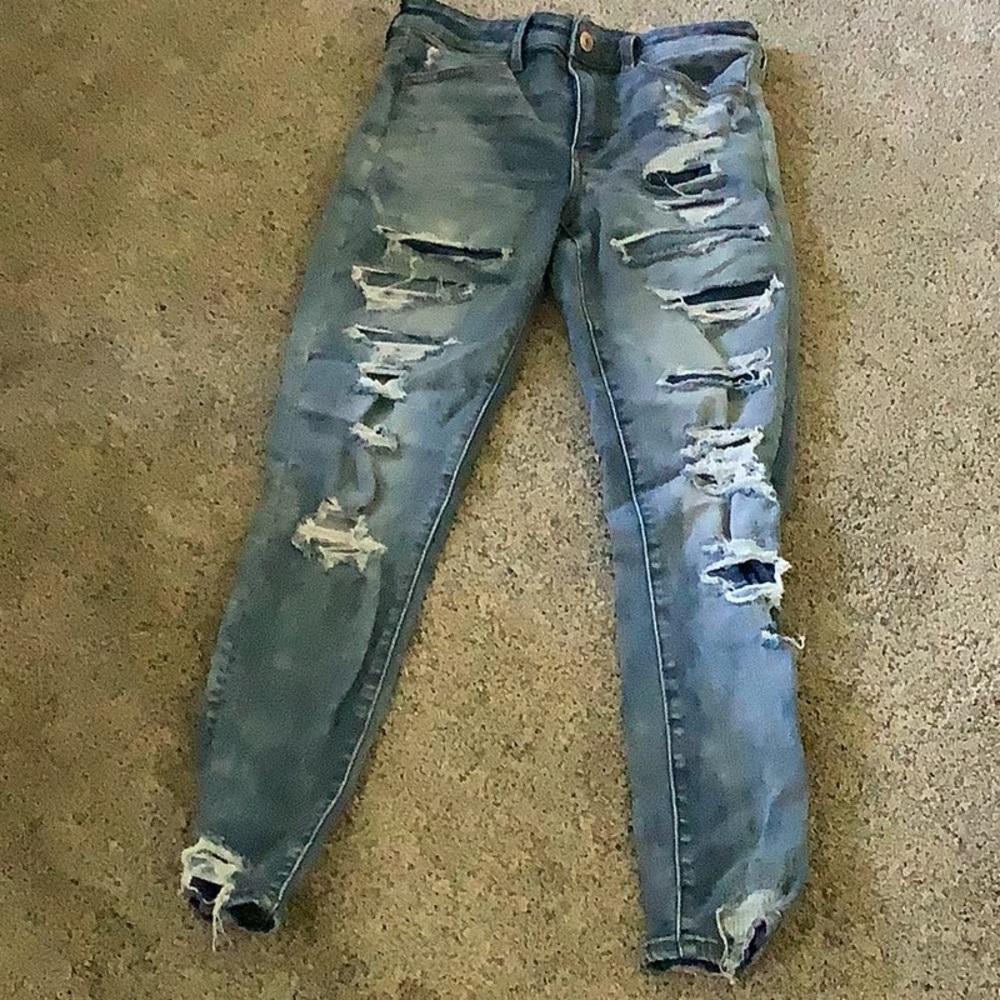 American Eagle distressed next level stretch jeans